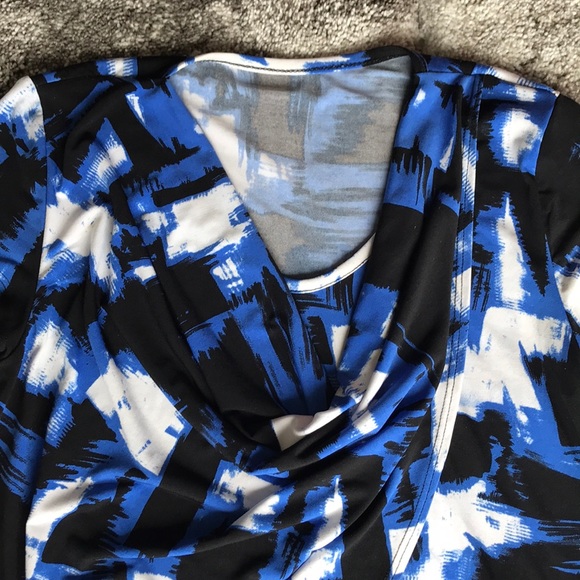 Beautiful top - Picture 2 of 3